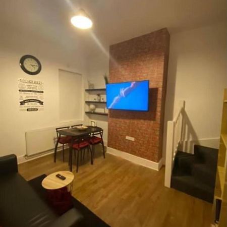 Spacious Four Bedroom Home 3 Bathrooms - 코번트리 외부 사진